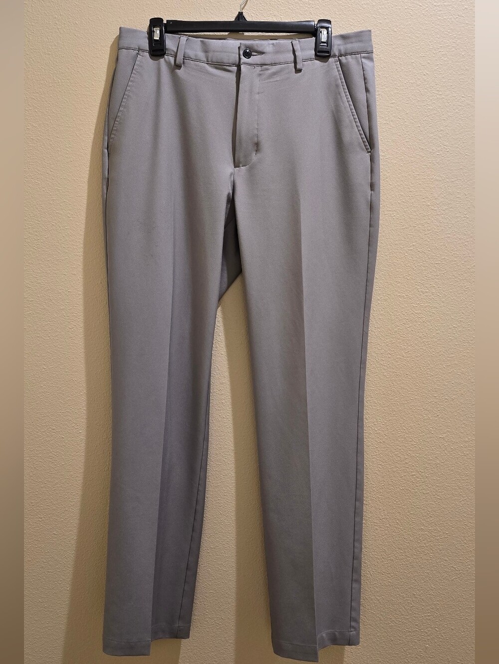 Greg Norman Men's Golf Pants Grey Gray Size 32x32 Flat Front Performance